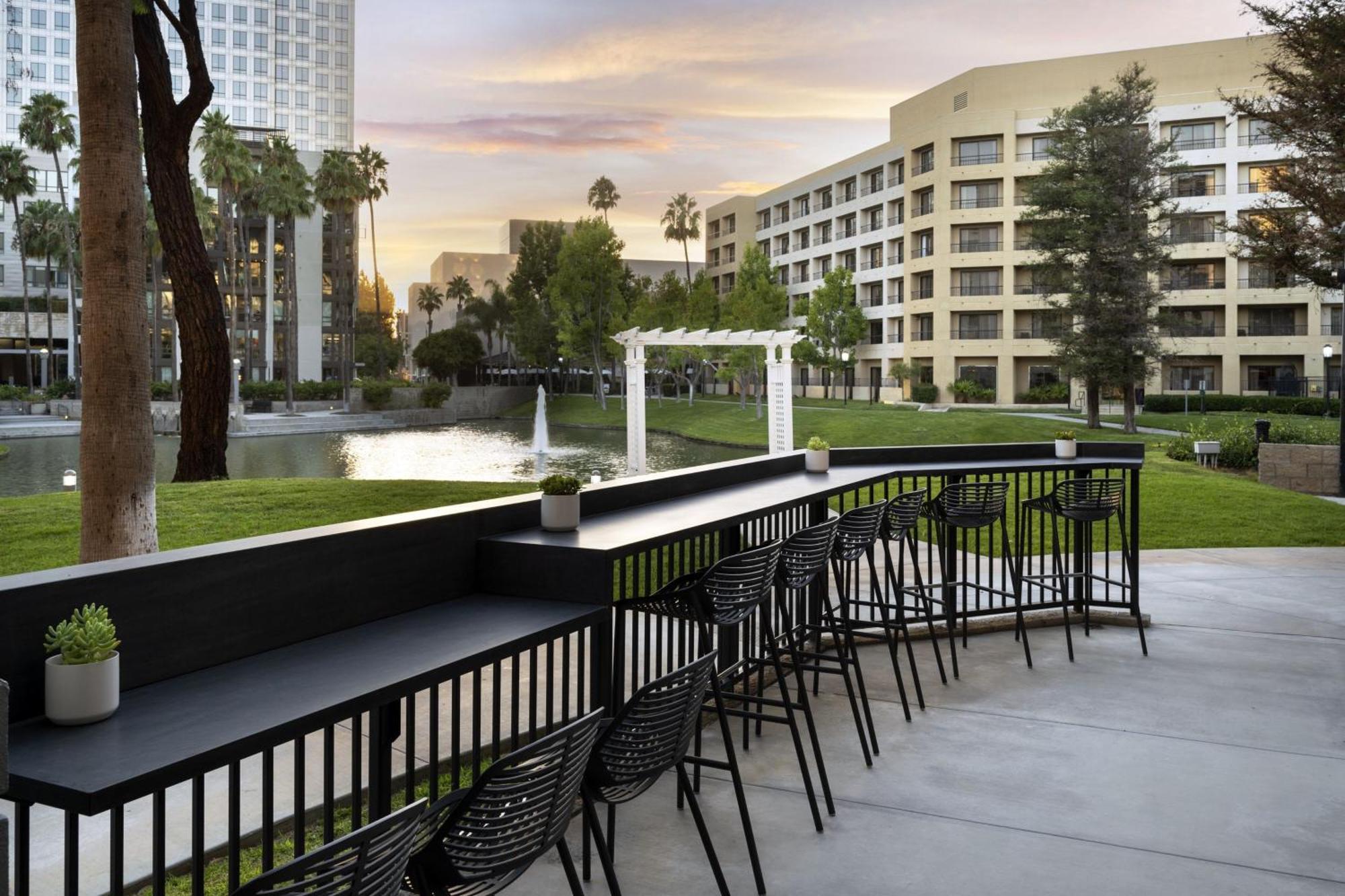 Costa Mesa Marriott Hotel Exterior foto